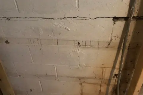 Leaking wall
