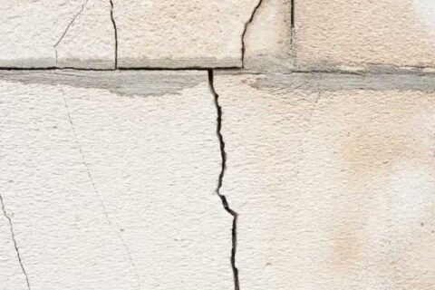 crack on the walls