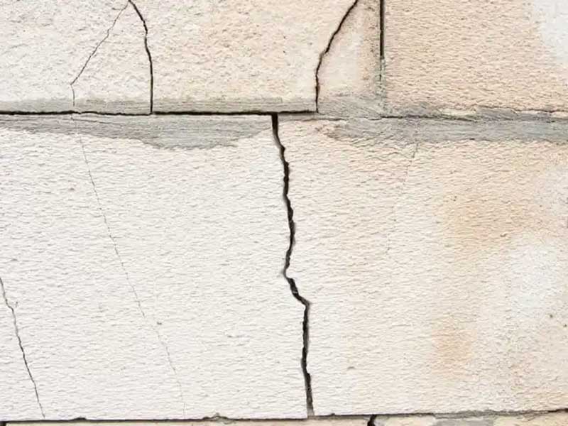 crack on the walls
